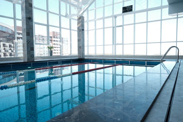 Comment estimer le prix total de l'installation d'un abri piscine télescopique ?