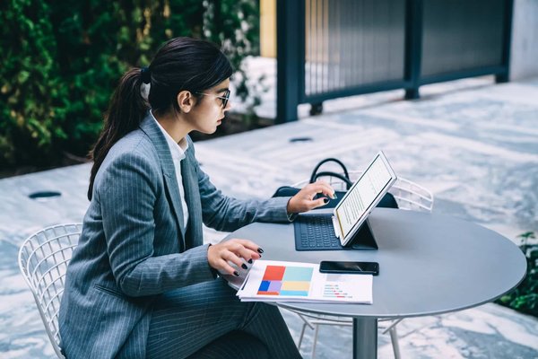 Travailler dans le secteur public : avantages et conseils pour y arriver